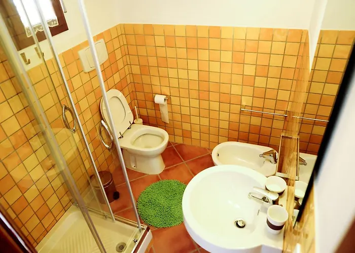 Arromaniu Nyaraló *